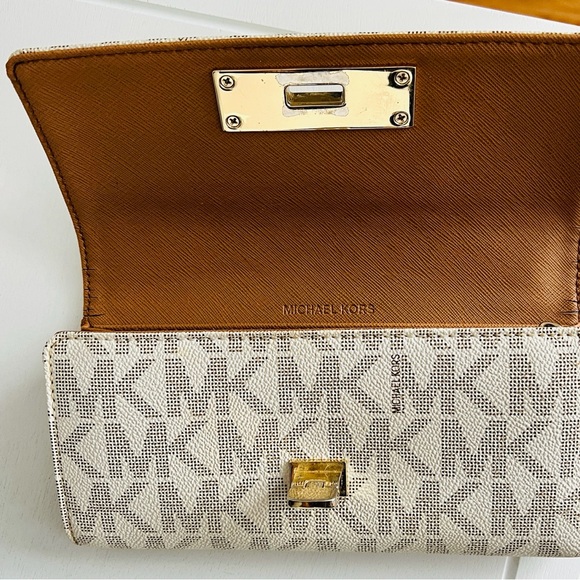 Michael Kors Callie Carryall monogrammed coated canvas handbag in vanilla Wallet - Picture 5 of 6